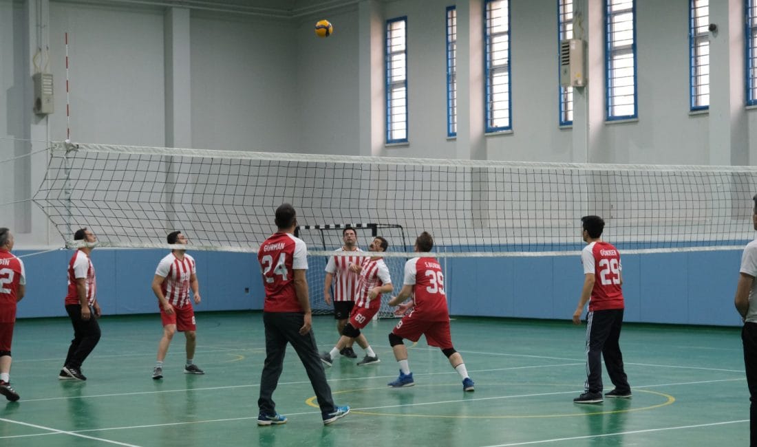 Erzincan’da 24 Kasım Öğretmenler Günü Voleybol Turnuvası Başladı