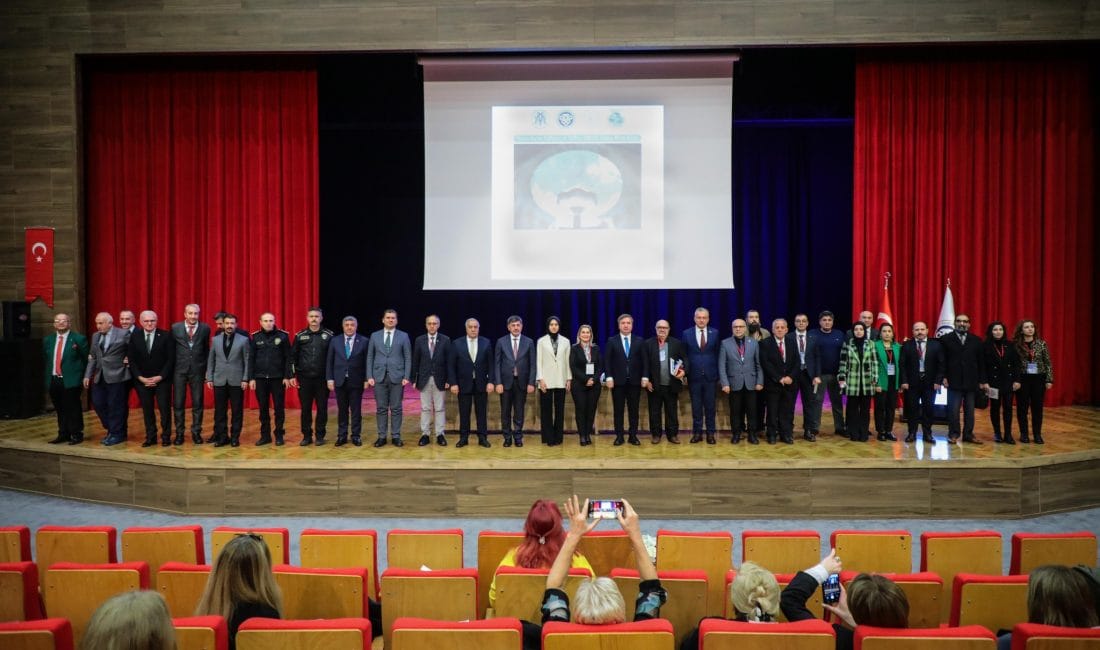 UNESCO Dünya Mirası Adayı olan Mama Hatun Külliyesi ve Türbesi'ni