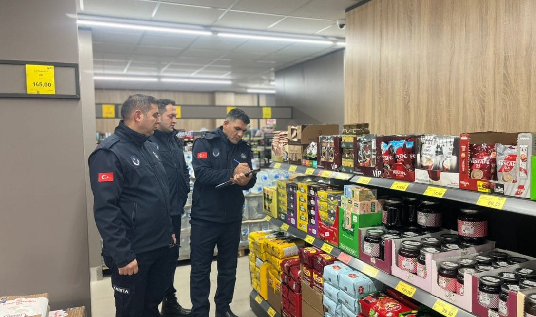Erzincan Belediyesi Zabıta Müdürlüğü ekipleri düzenli olarak gerçekleştirdiği denetimlerine devam