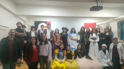 Erzincan Anadolu Lisesinde, Dünya Roman Kahramanları Günü dolayısıyla düzenlenen "Roman