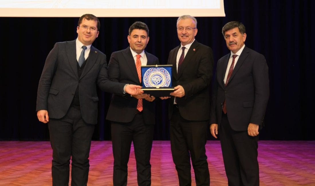 Osman Boyraz, Erzincan Binali Yıldırım Üniversitesi’nde “Türkiye Yüzyılı’nda Ulaştırma Vizyonu”