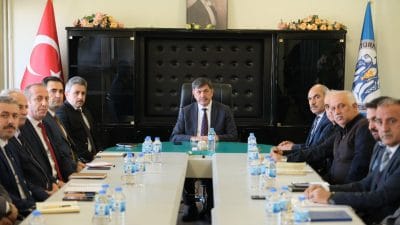 Erzincan Belediye Başkanı Bekir Aksun, Başkan yardımcıları ve birim müdürleriyle