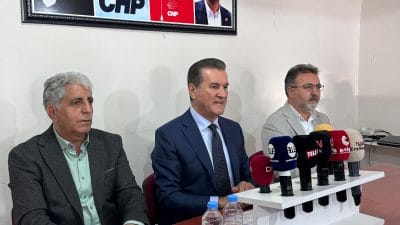CHP Erzincan Milletvekili Mustafa Sarıgül, parti binasında basın toplantısı düzenleyerek