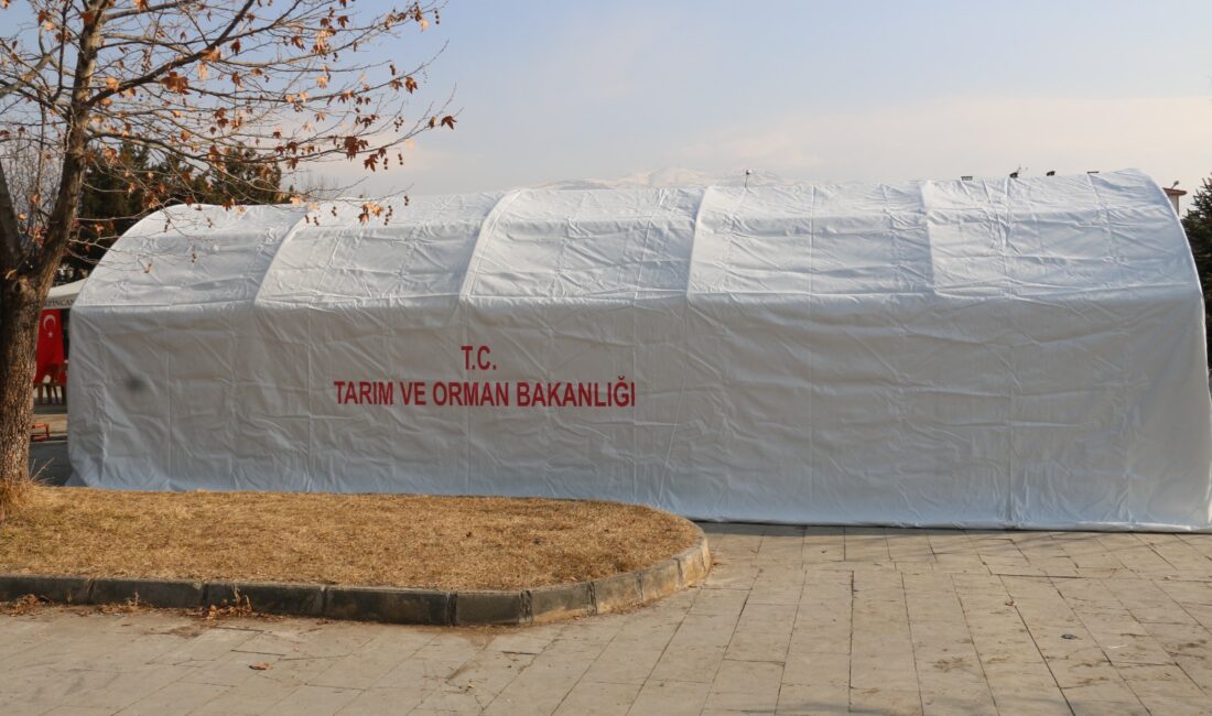 Erzincan’da Yetiştiricilerin Yaraları Sarılıyor Devletimiz yoğun kar yağışının ardından çiftçilerin yaralarını sarıyor