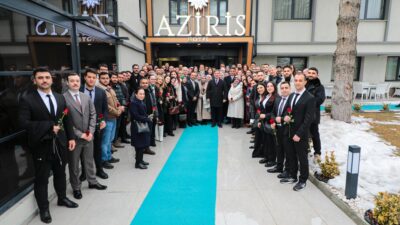 Erzincan Valisi Hamza Aydoğdu, Mesleğe Yeni Başlayan Öğretmenleri Güllerle Karşıladı