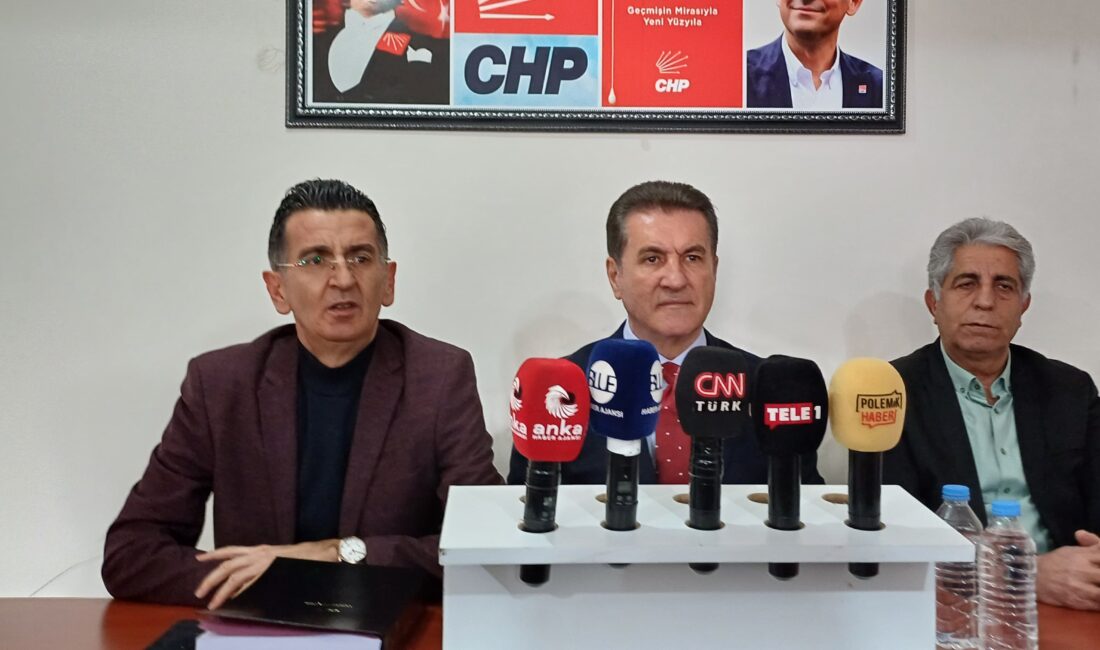 Sarıgül: Erzincan Son Yirmide Yer Alıyor CHP Erzincan Milletvekili Mustafa Sarıgül, CHPErzincan İl Başkanlığında bir basın