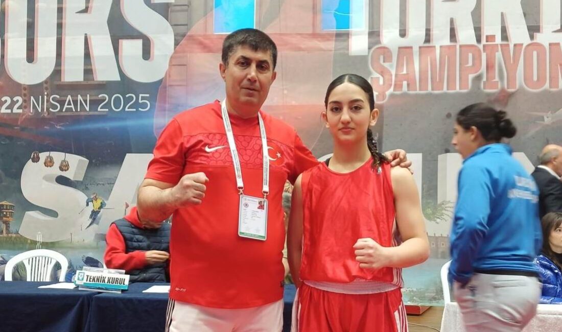 Erzincanlı sporcular Mevsim Gül Ateş ve Yağmur Palut, Samsun'da düzenlenen