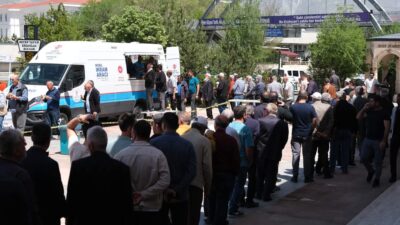 Vatandaşlar hayırsever iş insanı Ahmet Tanoğlu’na teşekkür etti.