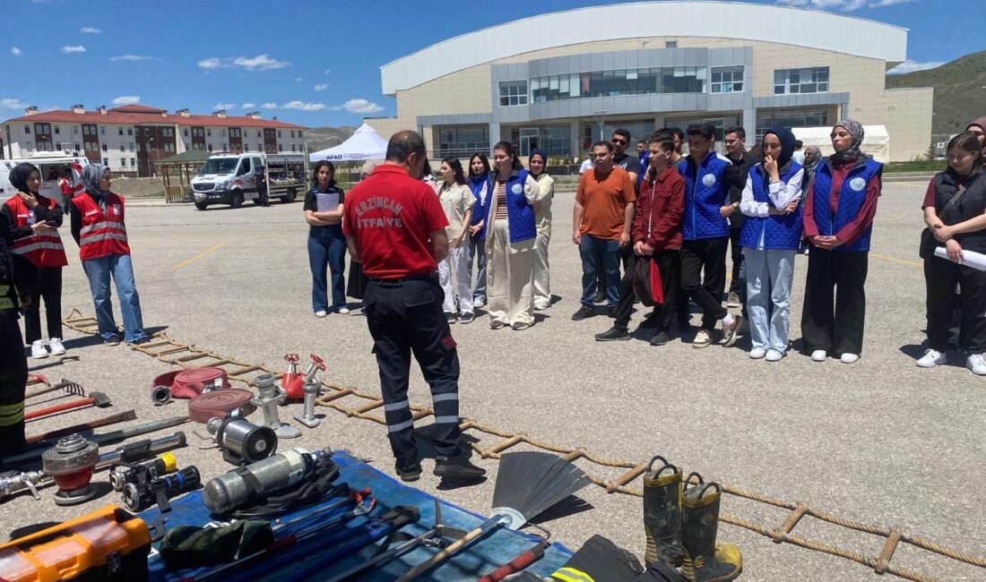 Afet Farkındalık Etkinliği kapsamında yangınlara müdahale eğitimi düzenlendi. 