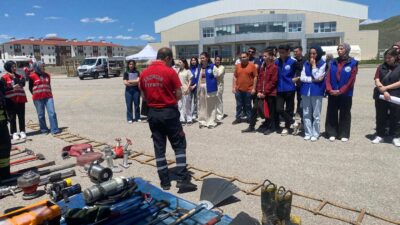 Afet Farkındalık Etkinliği kapsamında yangınlara müdahale eğitimi düzenlendi. 