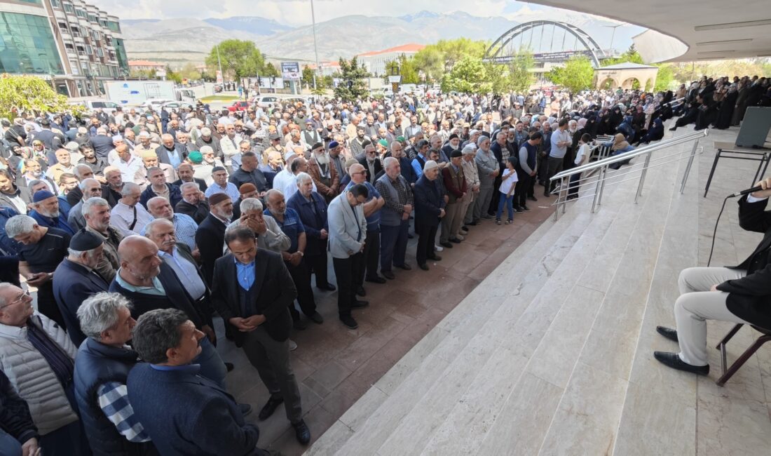 Erzincan’dan 2025 Hacı Adayları Dualarla Medine’ye Uğurlandılar.