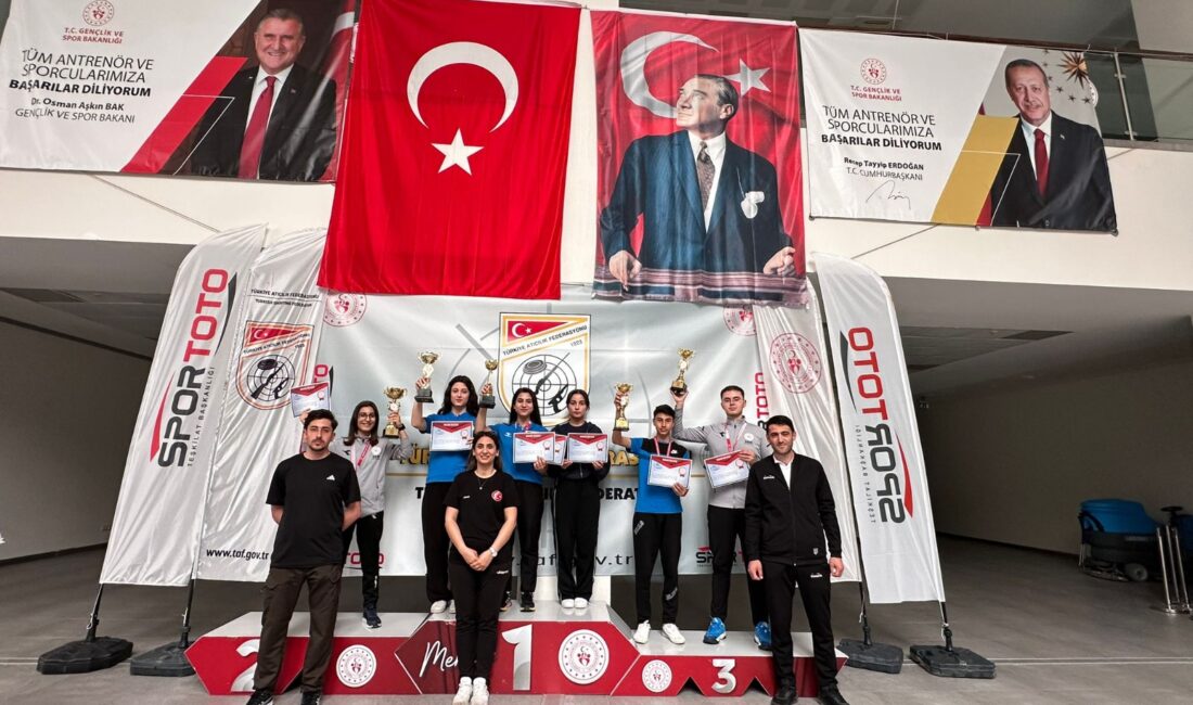Erzincanlı atıcılar Mersin'deki Okul Sporları Türkiye Şampiyonası'ndan 5 madalya ile