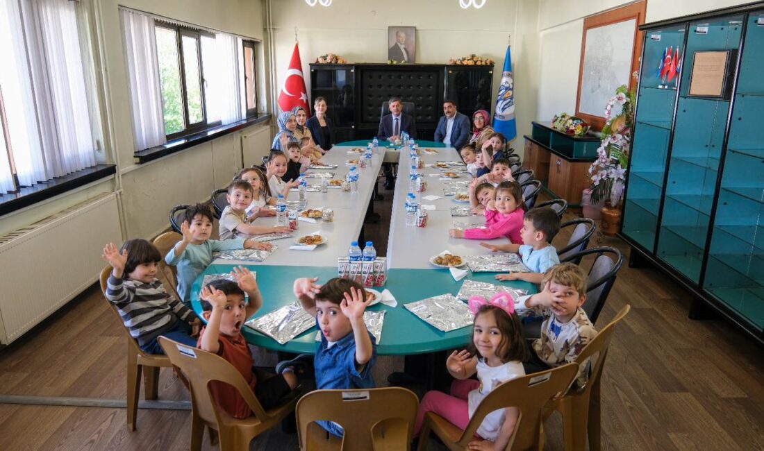 Minik Öğrencilerden Belediye Başkanı Bekir Aksun’a Ziyaret