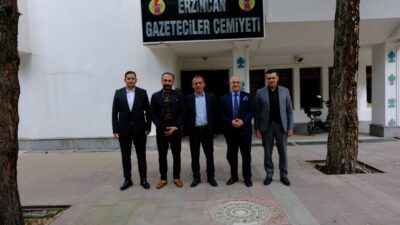 Erzincan Gazeteciler Cemiyeti Başkanlığına seçilen Zeki Demirbaş ve yeni yönetimine