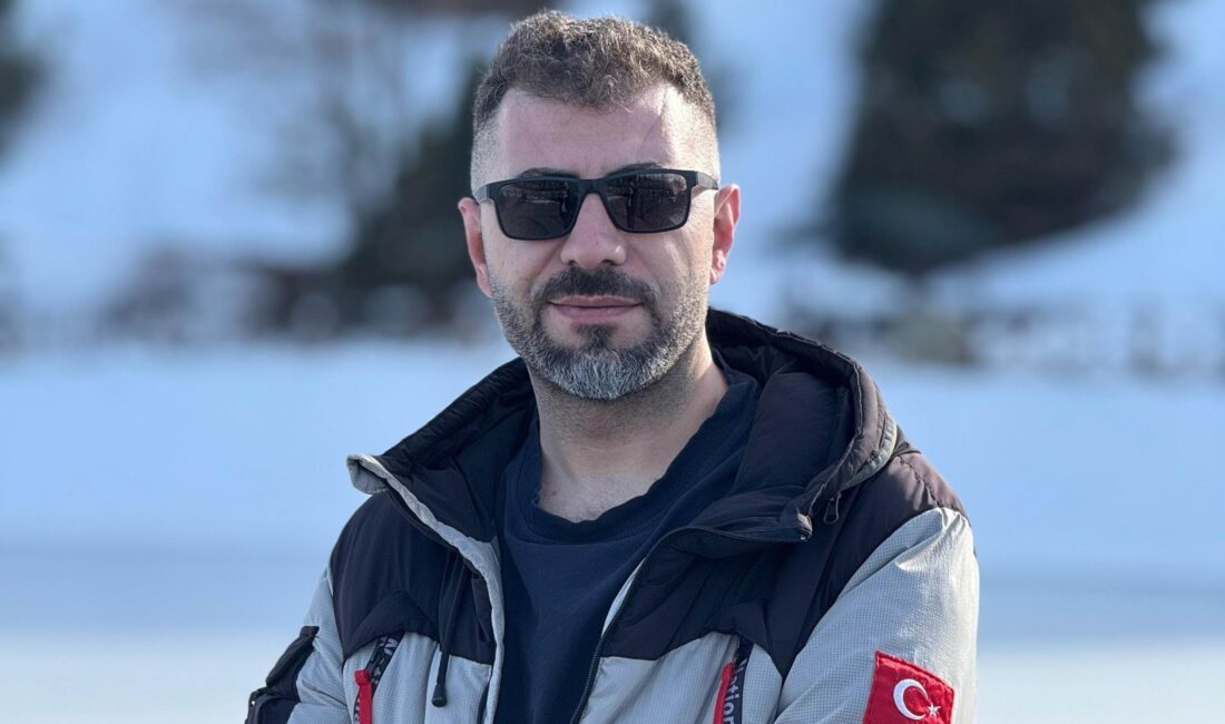Erzincan'da refüje çarpan motosikletin sürücüsü hayatını kaybetti. 