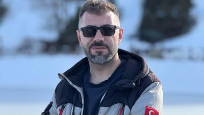 Erzincan'da refüje çarpan motosikletin sürücüsü hayatını kaybetti. 