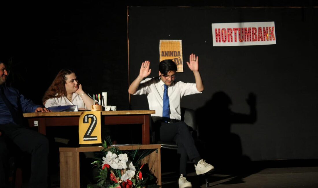 Sahne Tiyatrosu’nun yeni oyunu “Hortumbank”, tiyatro severlerin yoğun ilgisiyle karşılaştı