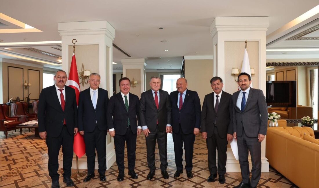 
Erzincan’da planlanan gençlik ve spor yatırımlarıyla ilgili istişarelerde bulunmak üzere,