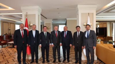 
Erzincan’da planlanan gençlik ve spor yatırımlarıyla ilgili istişarelerde bulunmak üzere,