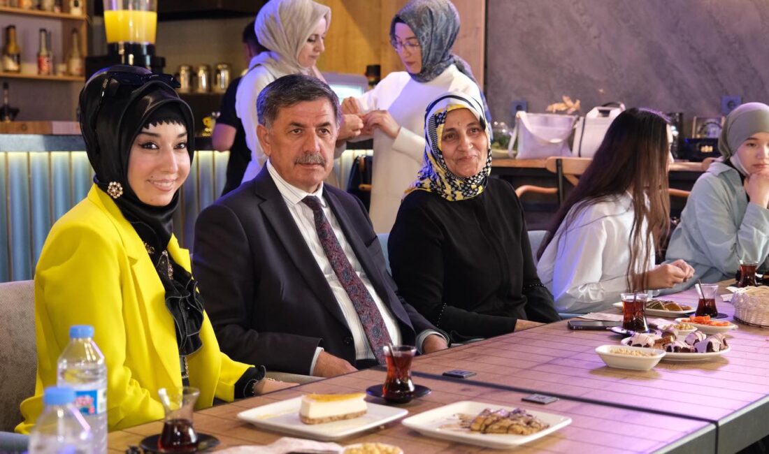 Başkan Aksun Erzincan Binali Yıldırım Üniversitesinde öğrenim gören Uluslararası Öğrenciler