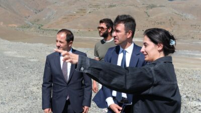 Erzincan Vali Yardımcısı Hüseyin Aydın Besi OSB’de yürütülen çalışmaları inceledi…
