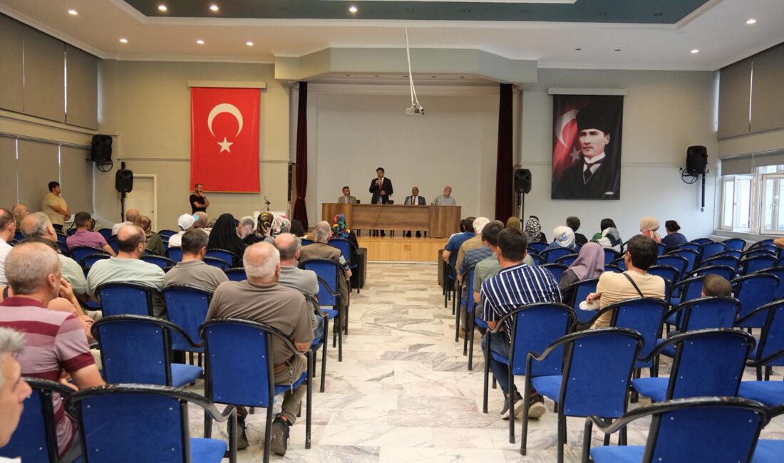Erzincan Belediye Başkanı Bekir Aksun, mahalle ziyaretleri kapsamında Gülabibey Mahallesi'nde