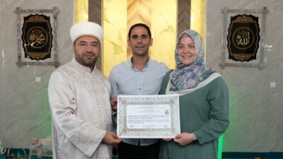 Amerika vatandaşı Emily King, Erzincan’da düzenlenen törende kelime-i şehadet getirerek