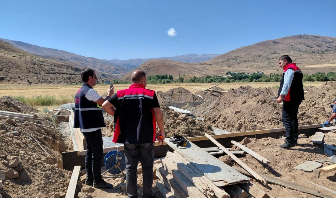 Erzincan’ın Tercan ilçesinde bulunan Tercan Baraj Gölü’nde kafes balıkçılığı artarak