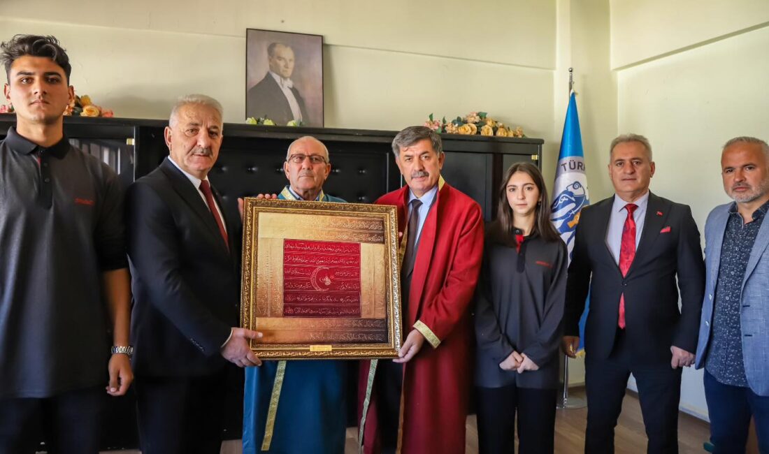 Ahilik Komitesi Üyelerinden Belediye Başkanı Bekir Aksun’a ziyaret.