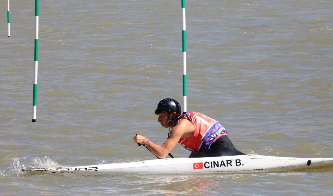 Erzincan Karasu Nehri’nde düzenlenen Akarsu Slalom Kano Türkiye Kupası Yarışları
