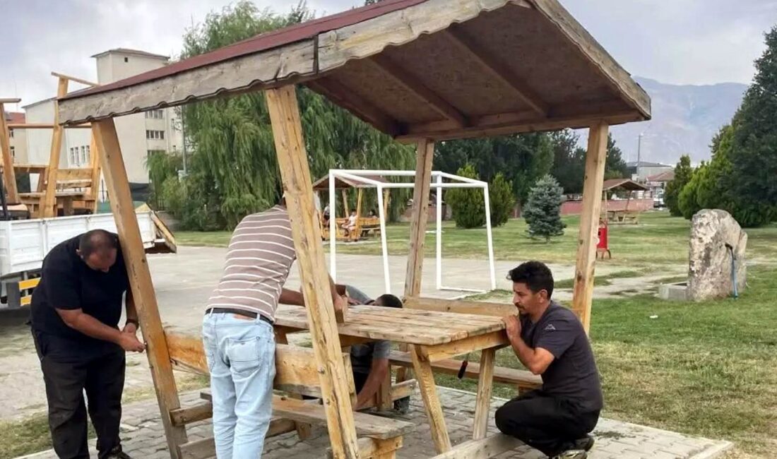 Kent mobilyalarının üretimi aralıksız devam ediyor.