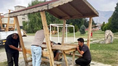 Şehir Mobilyaları Üretimi Devam Ediyor Kent mobilyalarının üretimi aralıksız devam ediyor.