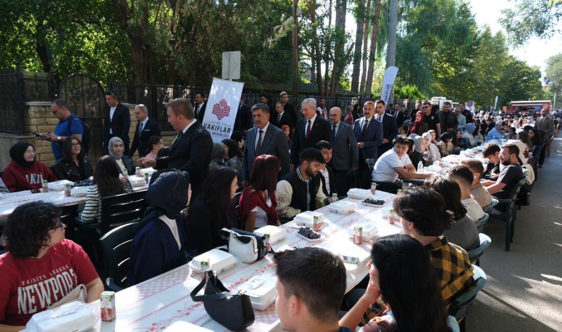 Erzincan Binali Yıldırım Üniversitesi’nde okumak için Erzincan’a gelen üniversite öğrencilerine