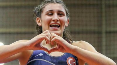 Elmira Yasin’den Bronz Madalya Elmira Yasin, dünya üçüncüsü olarak bronz madalya kazandı.