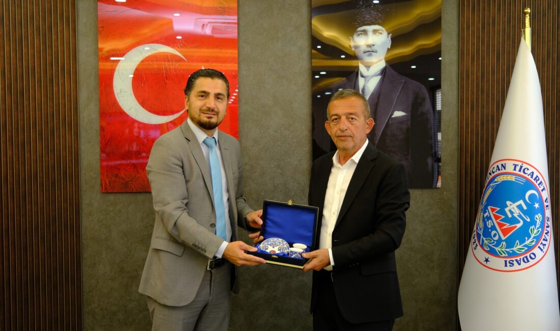 Erzincan Karakaya Gökbayrak Ortaokulu idaresi, okula yaptıkları perde desteğinden dolayı