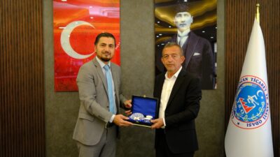 Erzincan Karakaya Gökbayrak Ortaokulu idaresi, okula yaptıkları perde desteğinden dolayı