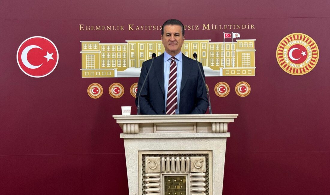 CHP Erzincan Milletvekili Mustafa Sarıgül, TBMM’de bir basın toplantısı düzenledi.