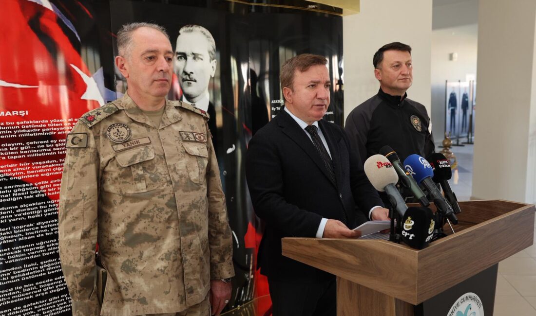 Erzincan Valisi Hamza Aydoğdu, İl Emniyet Müdürlüğü'nde düzenlenen "Asayiş ve