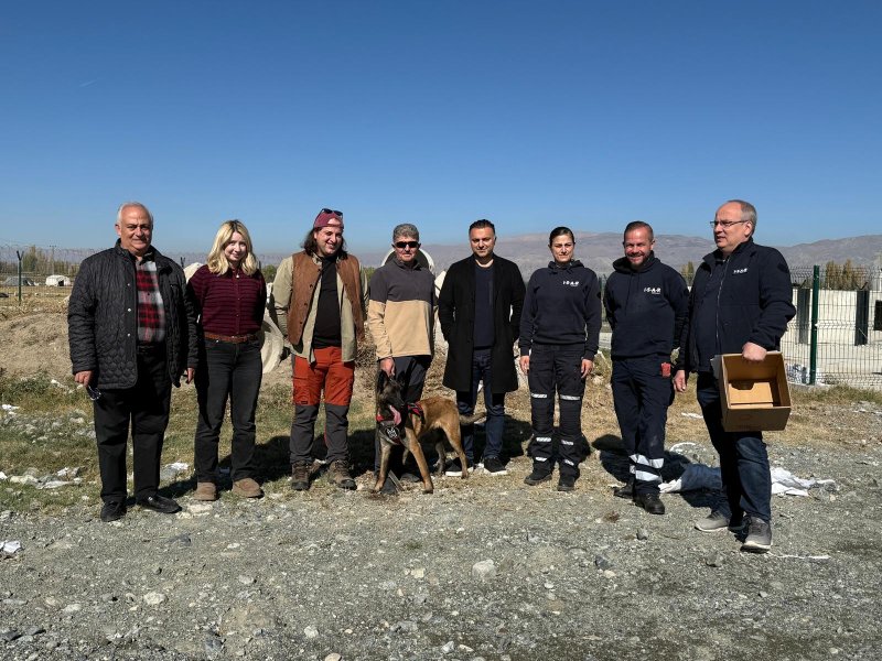  “Arama Kurtarma Köpeği Eğitimi" Projesi kapsamında,  gönüllü köpek