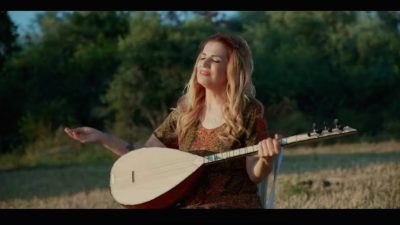 Erzincan nüfusuna kayıtlı olan kendine özgü sesi, güçlü yorumu ve