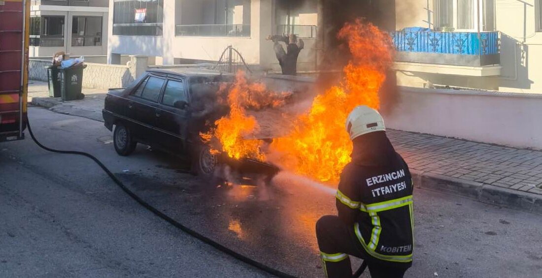 Erzincan’da Otomobil Yangını Erzincan’da yanan otomobil kullanılamaz hale geldi.