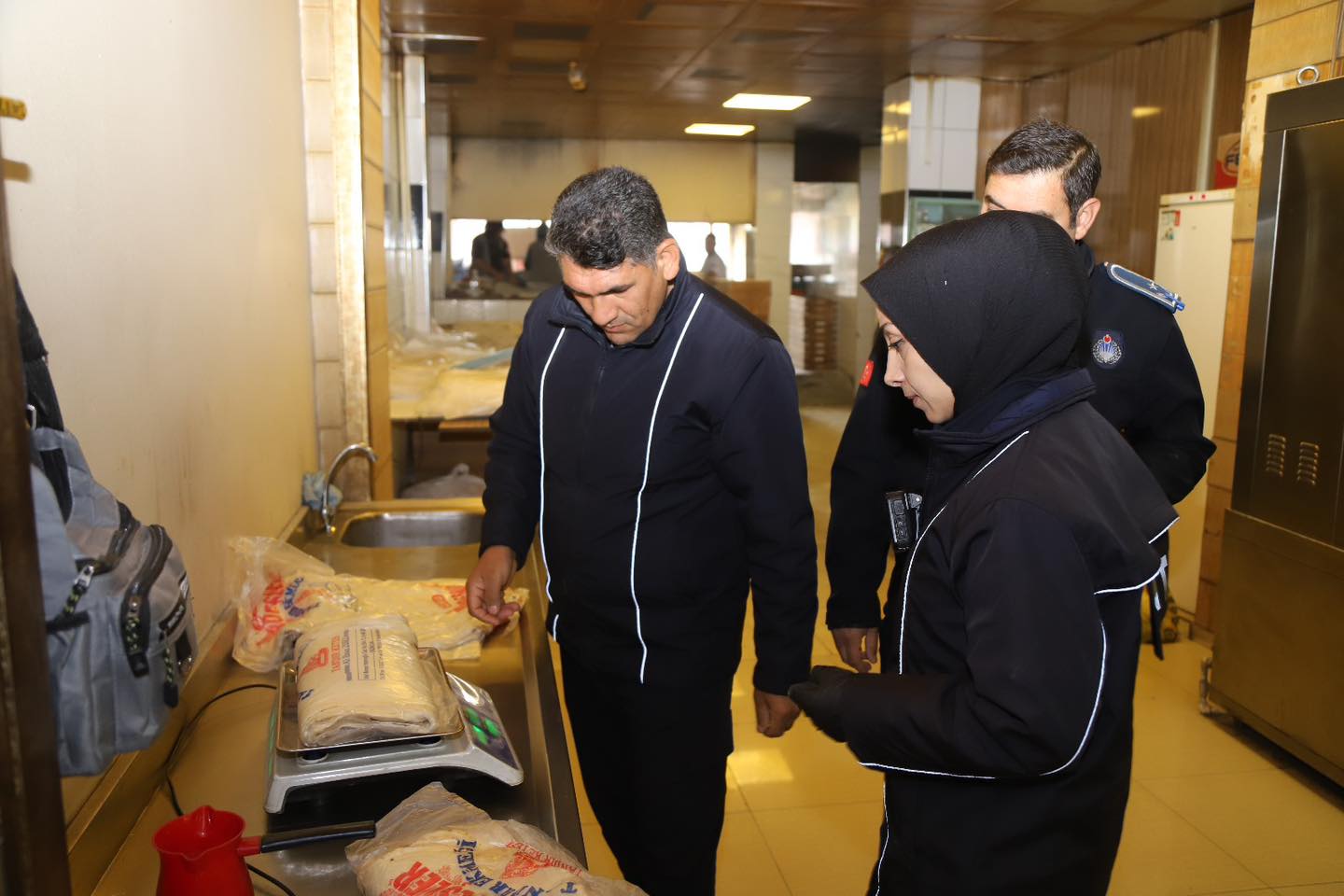 Zabıta Ekipleri Halk Sağlığı İçin Gıda Denetimlerini Aralıksız Sürdürüyor