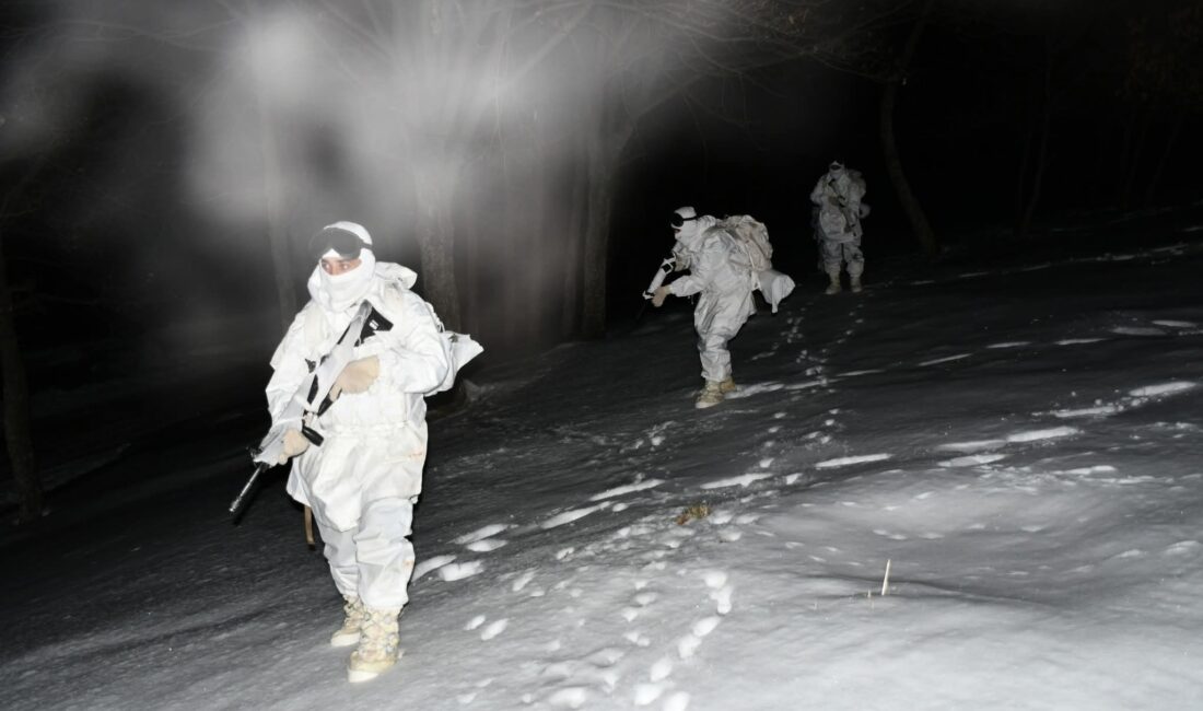 Mehmetçiğin Zorlu Kış Şartlarındaki Gece Eğitimi Milli Savunma Bakanlığı (MSB), “3’üncü Ordu Komutanlığı birliklerinin karlı arazide