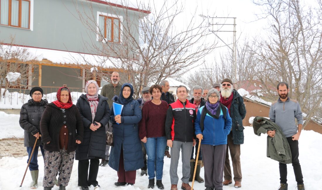 Erzincan Tarım ve Orman İl Müdürlüğü ekipleri, Kılıçkaya Köyü’nde çiftçilerle