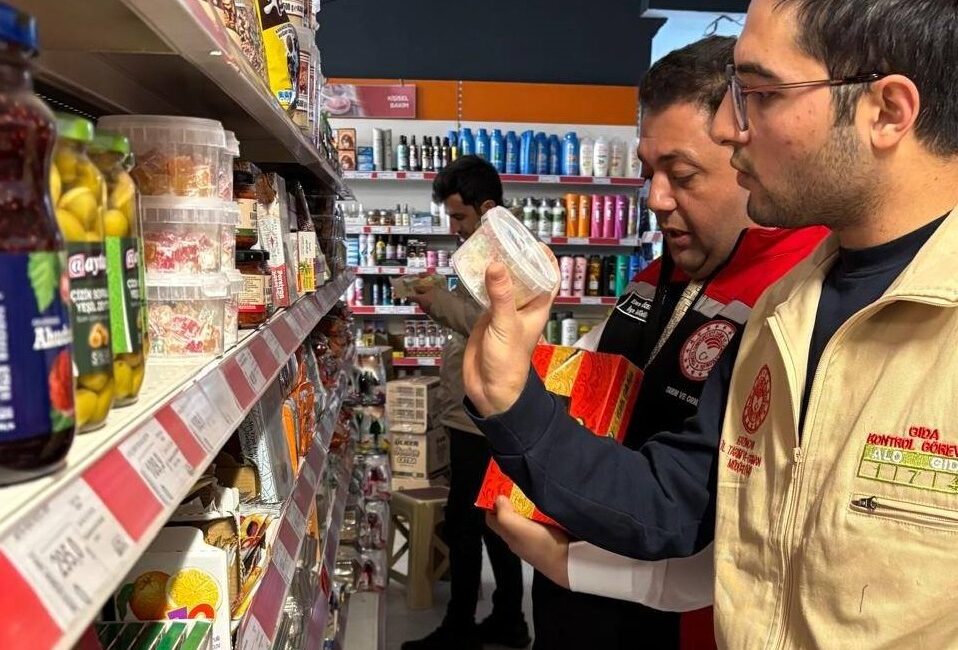 Ramazan ayının gelmesiyle birlikte Erzincan'ın Kemah ilçesinde gıda denetimleri artırıldı.