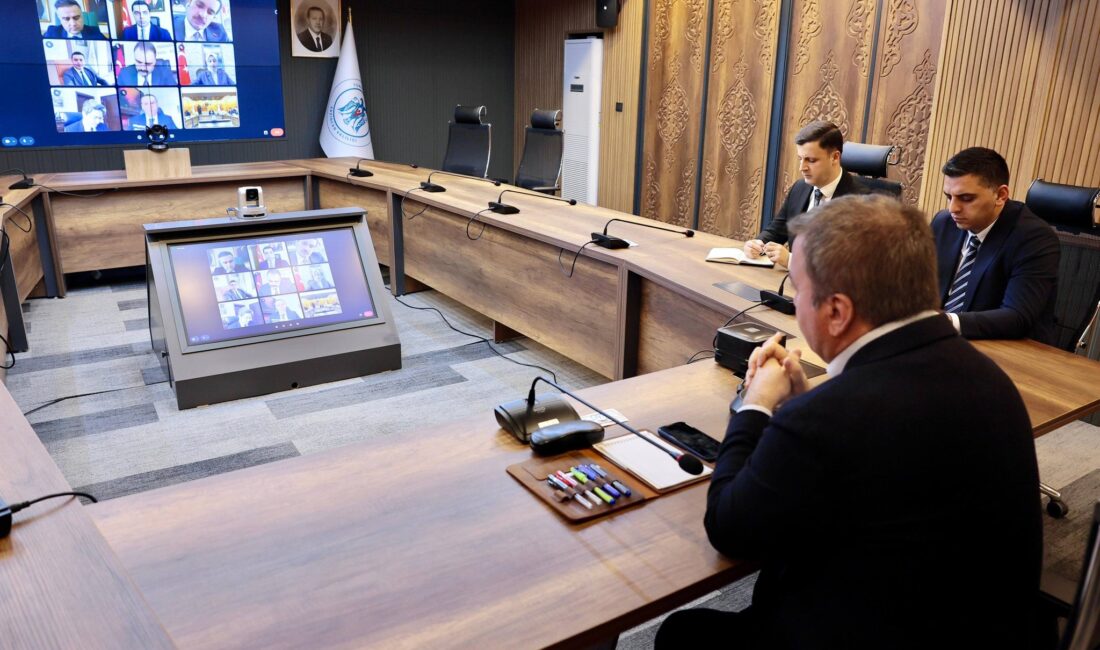 Vali Aydoğdu’dan Ramazan Vurgusu ve İnşaat Sezonu Talimatı Erzincan Valisi Hamza Aydoğdu başkanlığında, vali yardımcıları ile ilçe kaymakamlarının