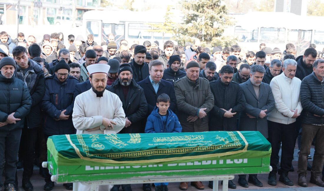 Muhammet Anur Öğretmen Son Yolculuğuna Uğurlandı Erzincan’da evinde meydana gelen talihsiz bir kaza sonucu hayatını kaybeden