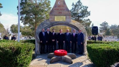 1992 Erzincan Depreminin 34. yıl dönümünde, depremde hayatını kaybeden vatandaşlar