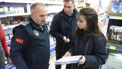 Erzincan Belediyesi Zabıta Müdürlüğü ekipleri, vatandaşlarımızın sağlıklı ve güvenilir ürünlere