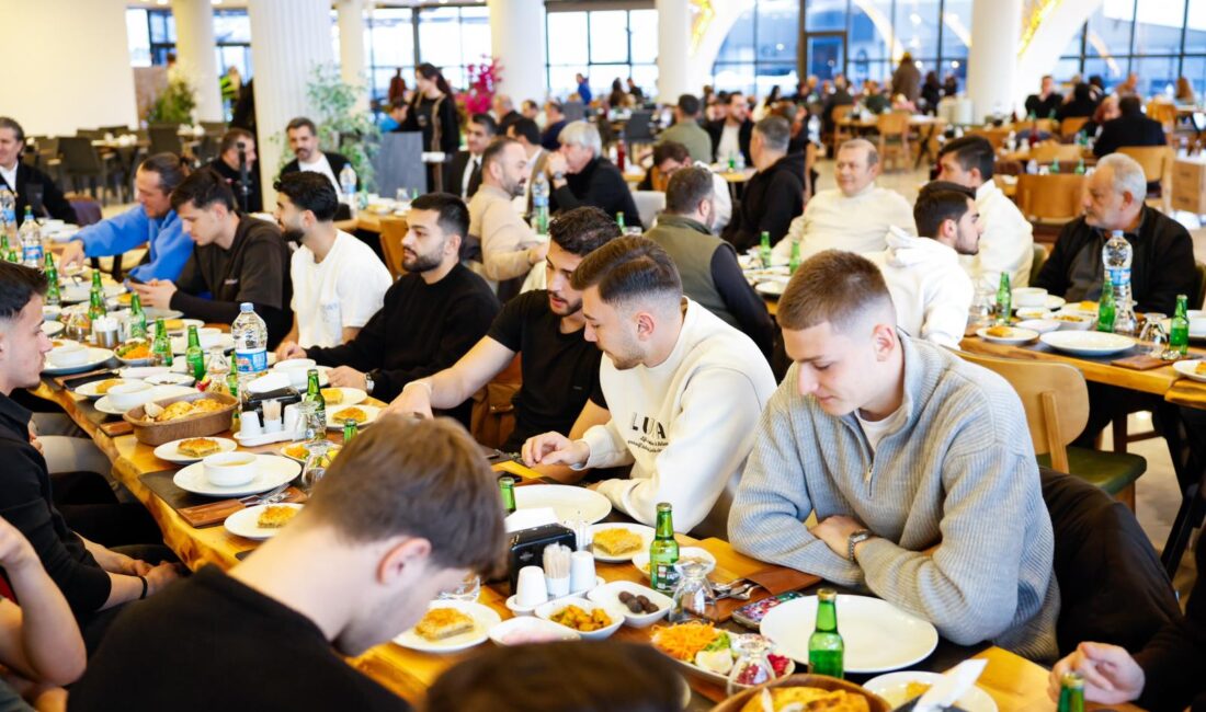 Erzincanspor Ailesi İftarda Buluştu 24 Erzincanspor Yönetim Kurulu, futbolcular, aileleri ve kazada hayatını kaybeden